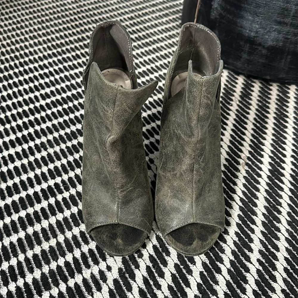 Open toe heels - Picture 2 of 3
